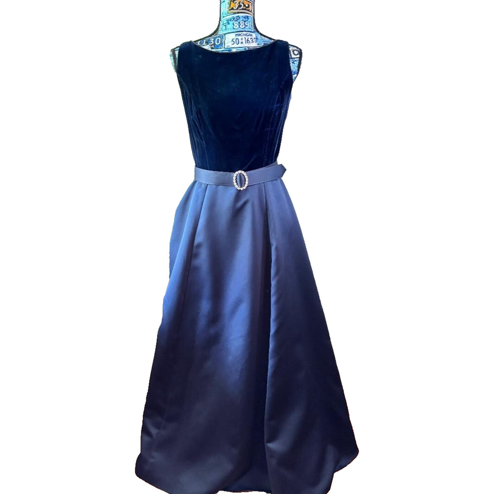 Jim Hjelm Occasions Navy Blue Formal Sleeveless Dress Size 10 Prom Princess